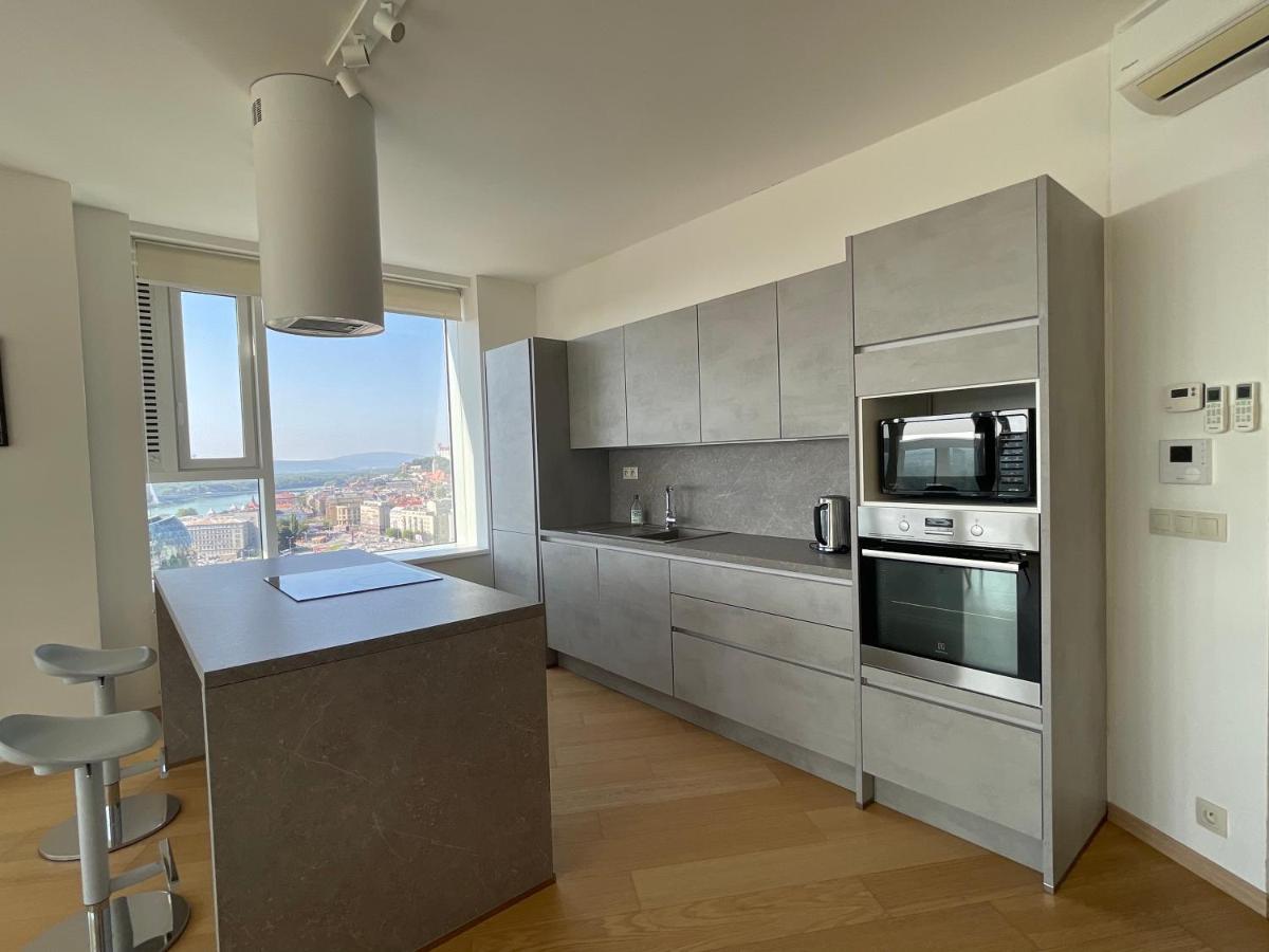 Sag Panorama Apartment 3 Rooms 19Th Floor Great View Free Parking Bratislava Exterior photo
